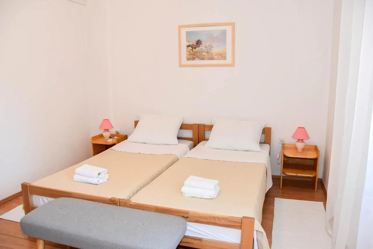 Apartment Tara 比奥格勒·纳·莫鲁