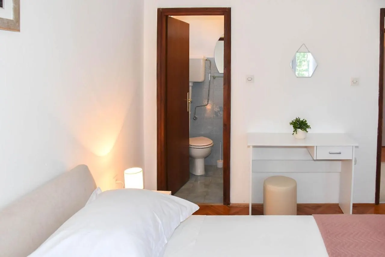 Apartment Tara 比奥格勒·纳·莫鲁